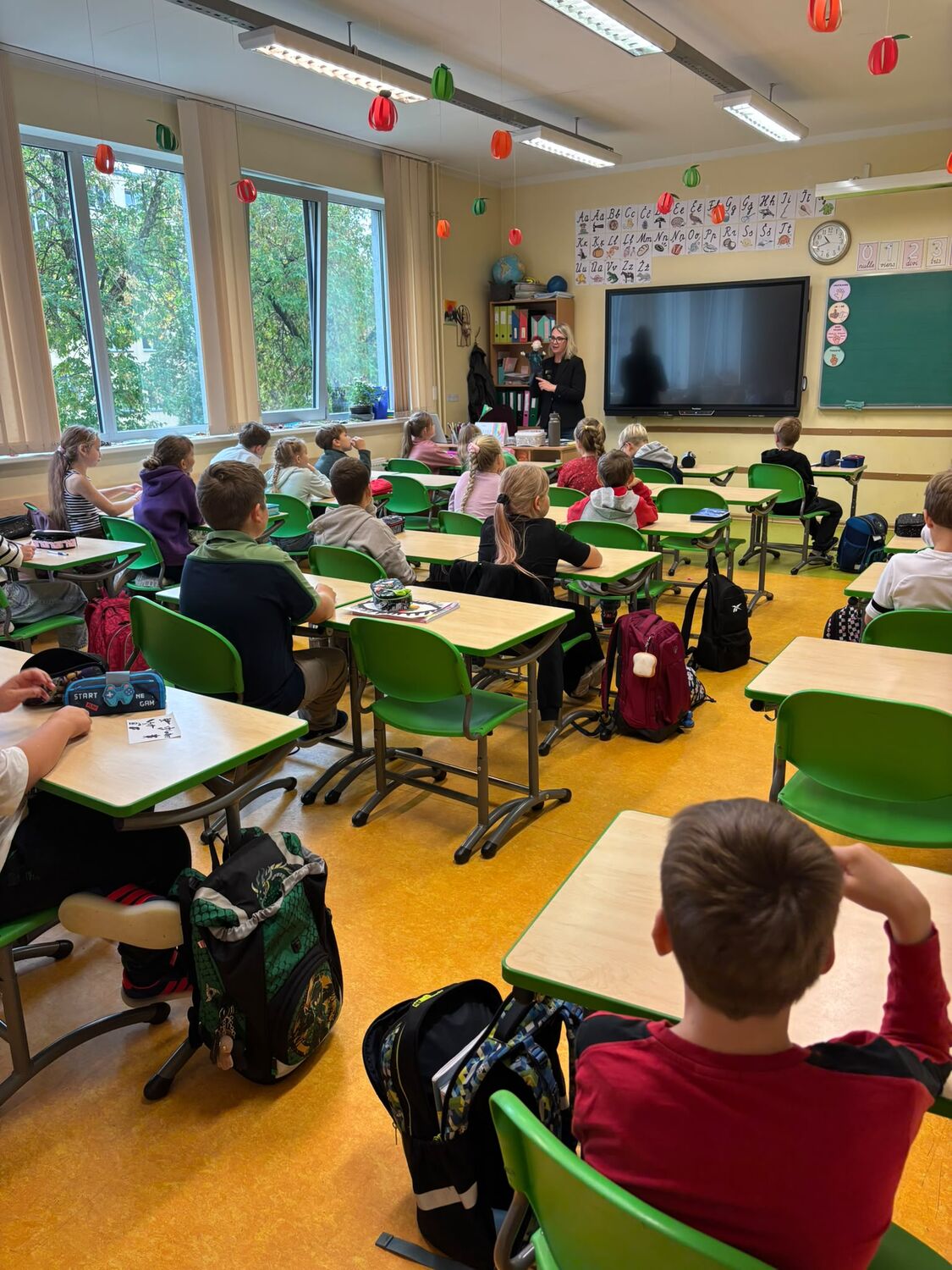Ieva Novicka visus iepazīstina ar Džimbu